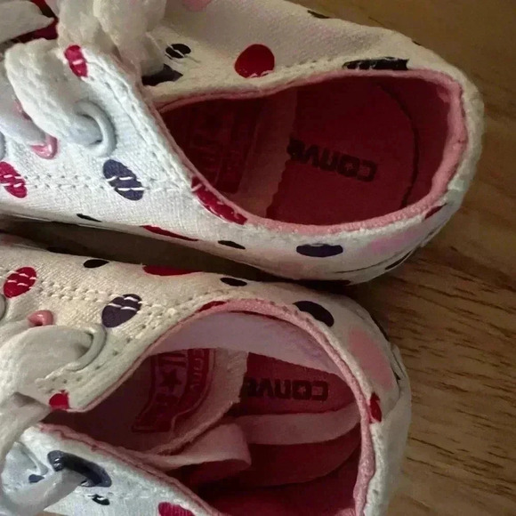 GIRLS CONVERSE ALL STARS SIZE 5 - Picture 5 of 9